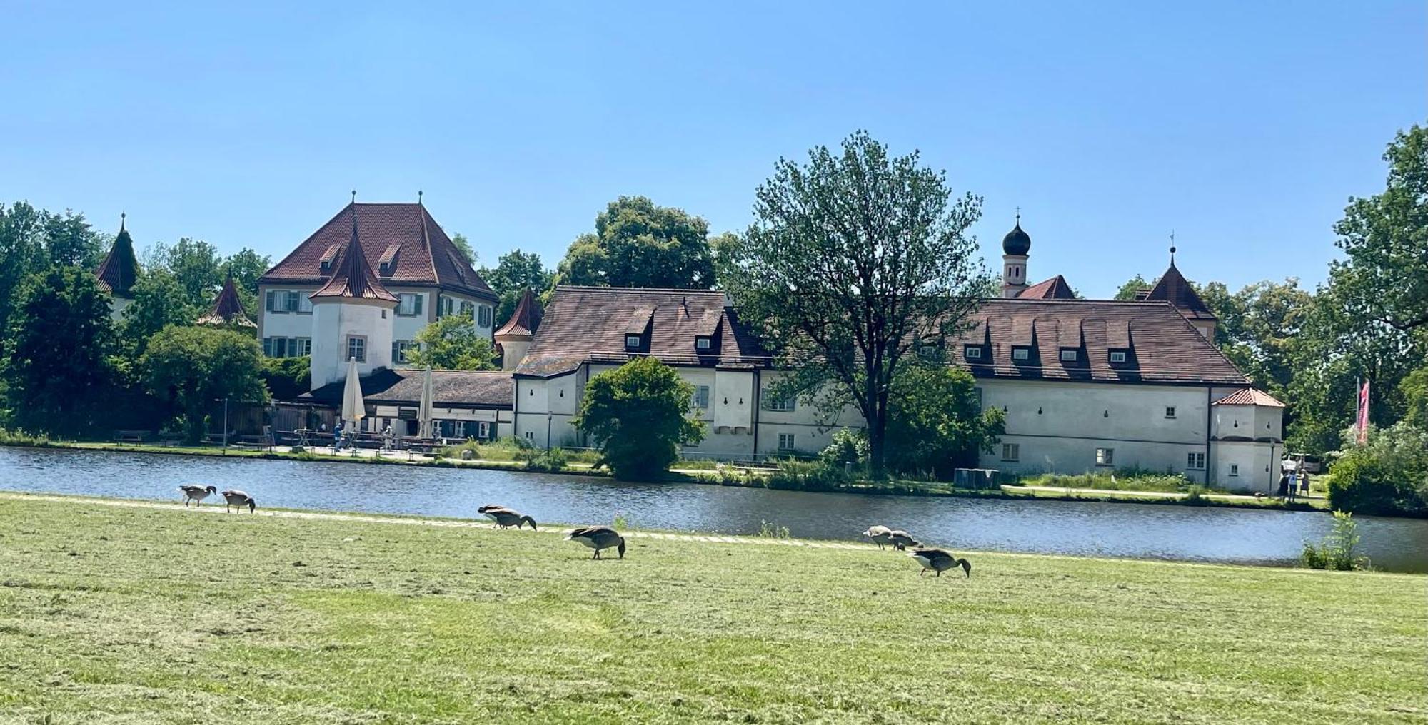 Erdgeschosswohnung Neben Schloss Blutenburg Mit Privatem Garten München Buitenkant foto